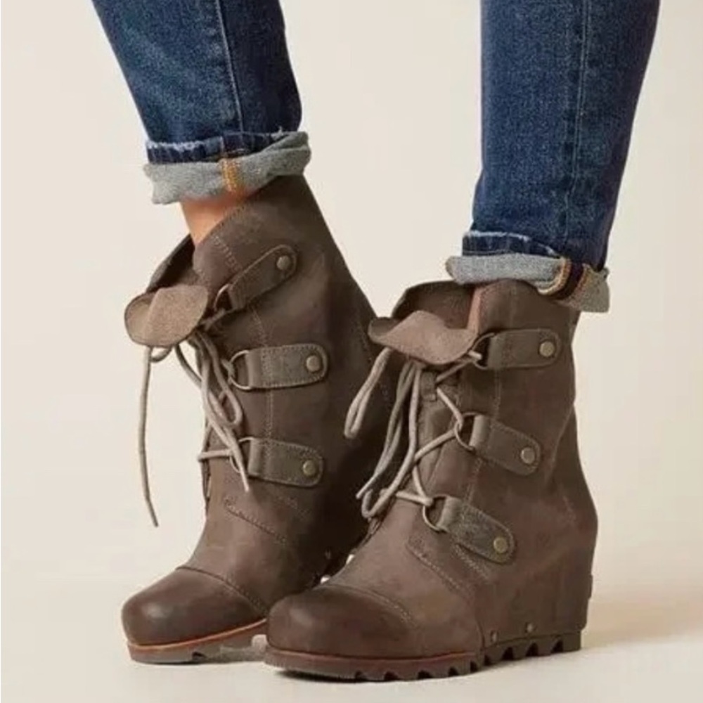 Sorel Joan of Artic Women's Lace-Up wedge Boots in muted brown “dark fog”